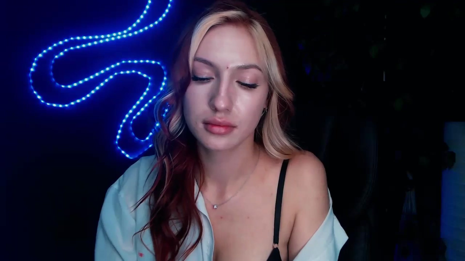 LovelyGin video thumbnail