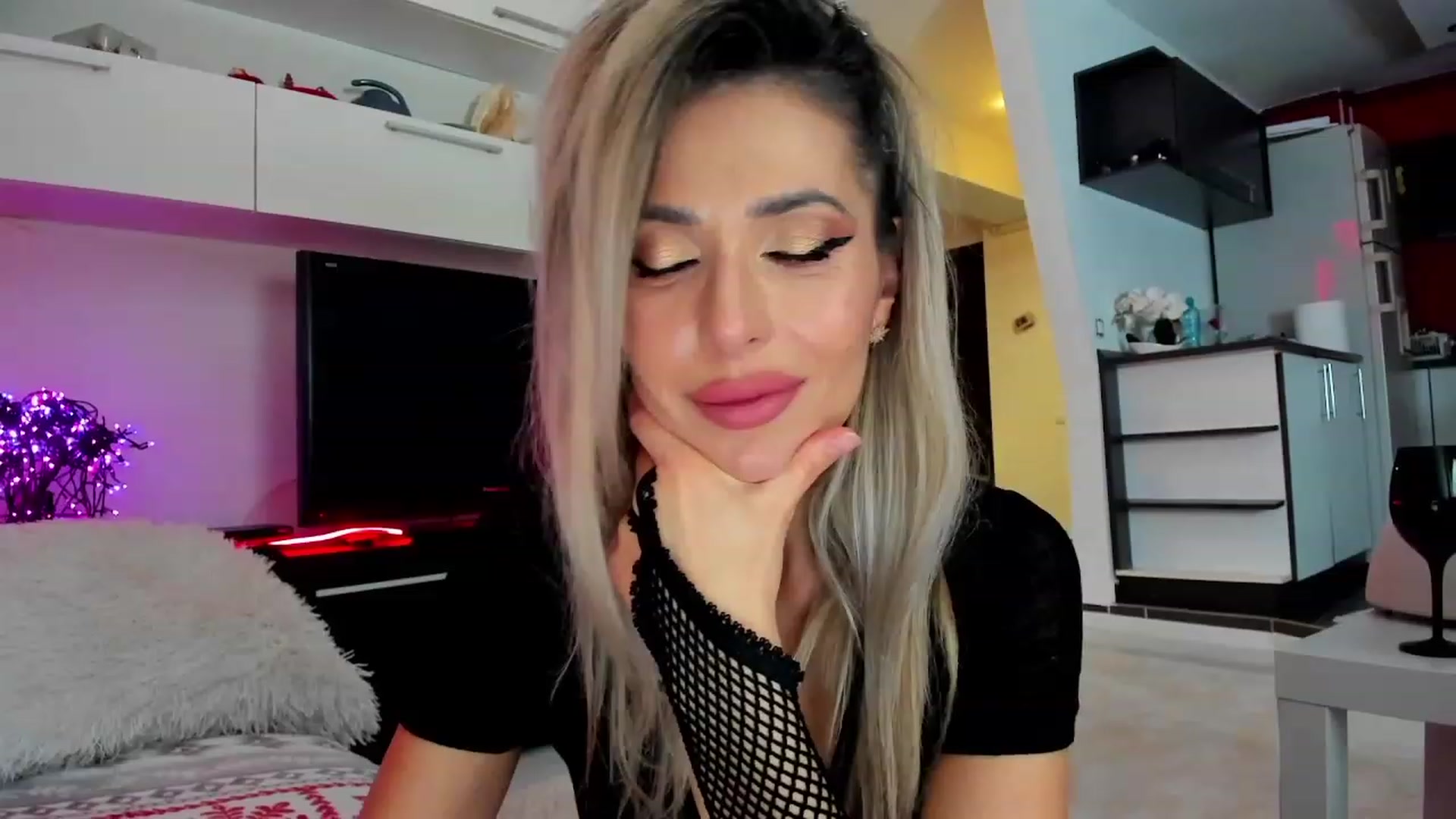 SmileyTinaa video thumbnail