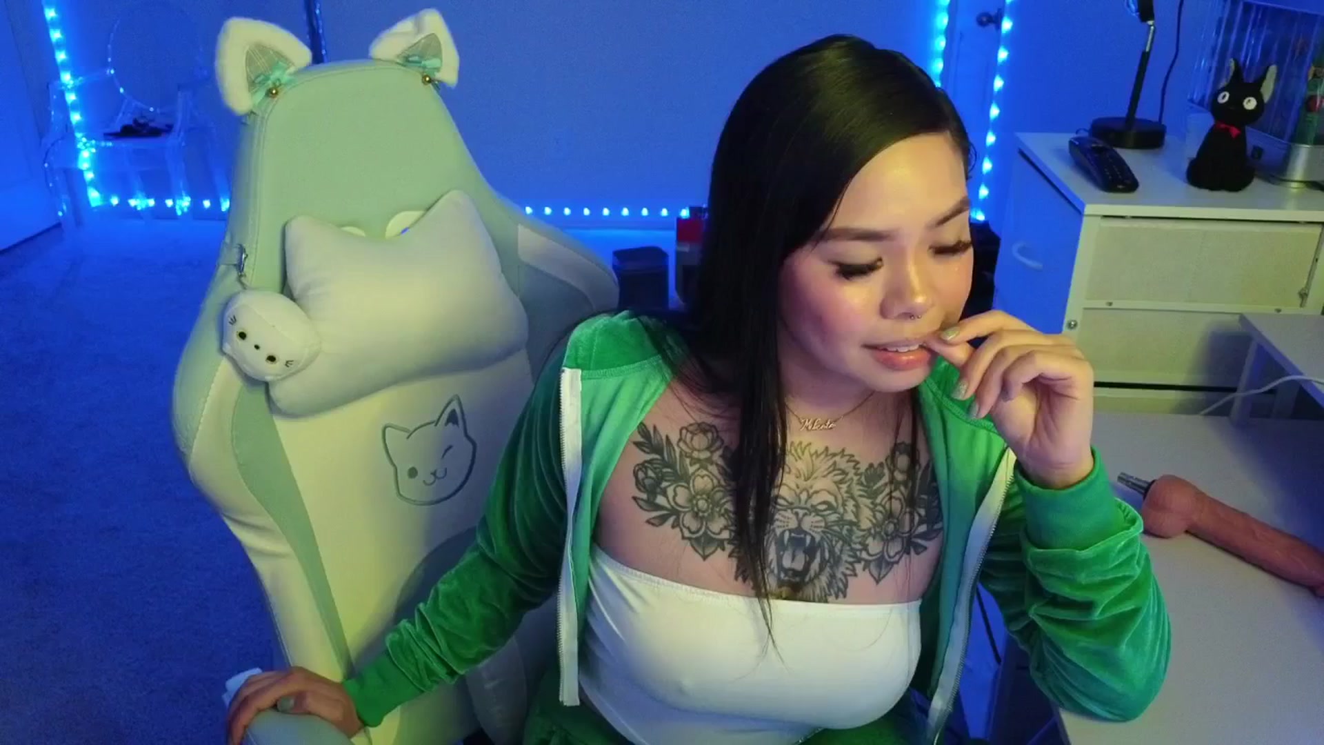 dolllface video thumbnail