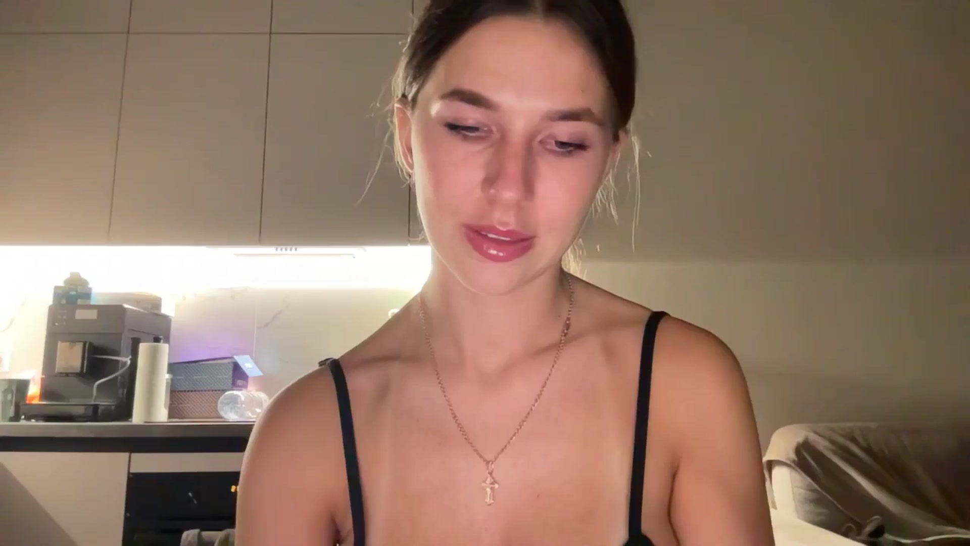 kissfreeze video thumbnail