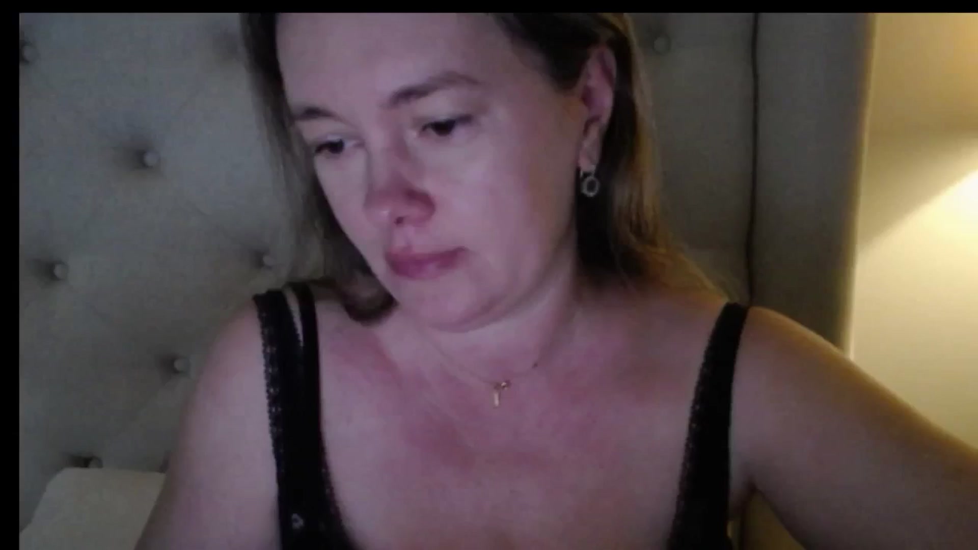 J0llye video thumbnail