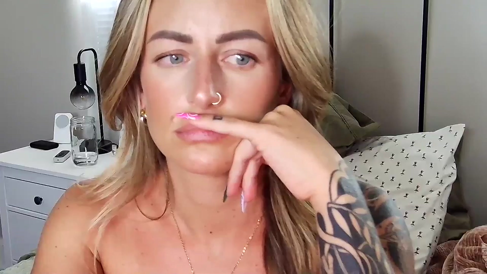 Lena_bee video thumbnail