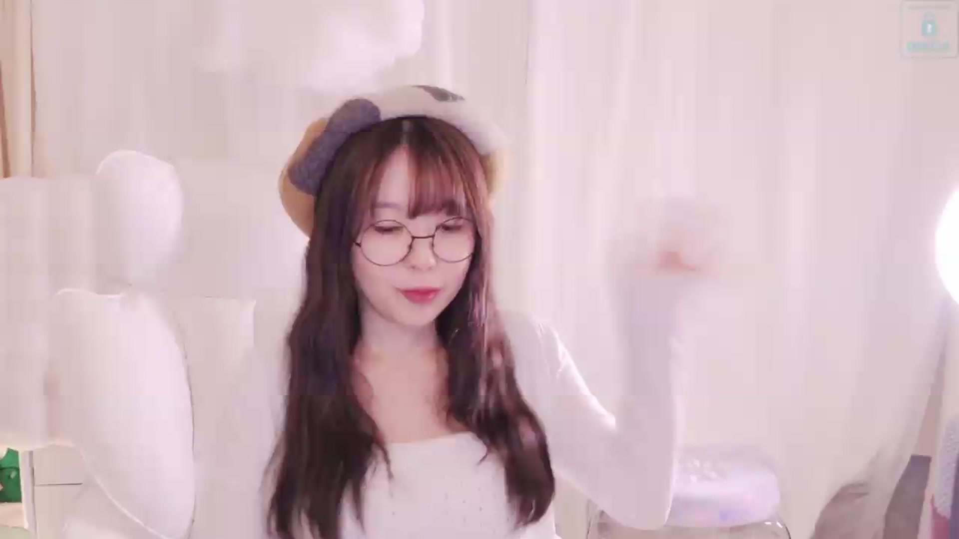 meowtheworld video thumbnail