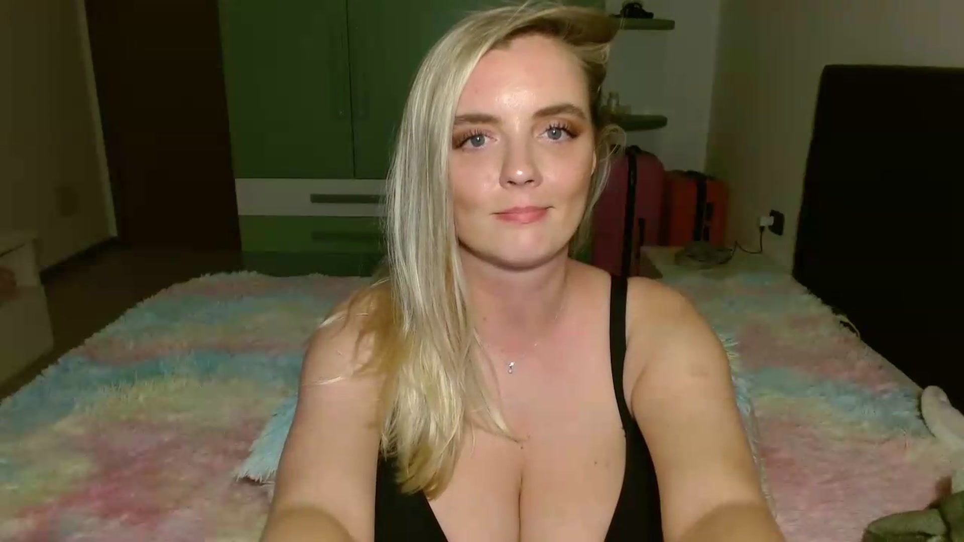 MissAura video thumbnail