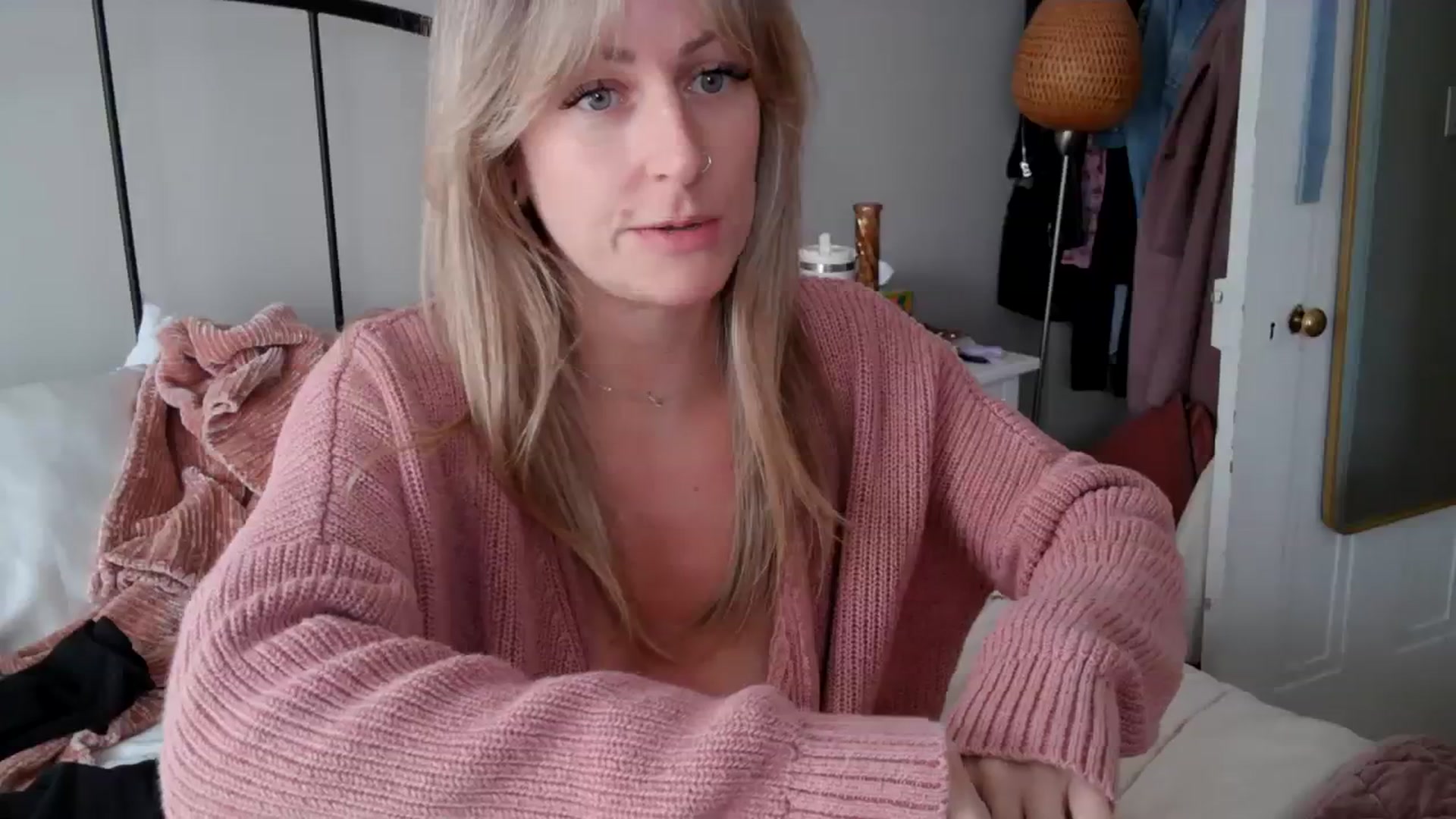 Lena_bee video thumbnail