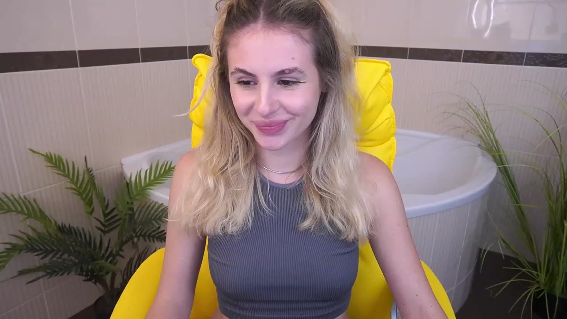 MissGadriela video thumbnail