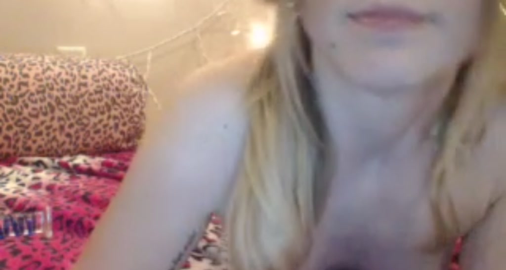 MiniMariah video thumbnail
