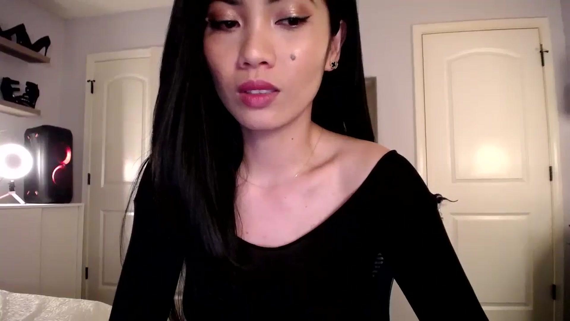 AsianLuv_4U video thumbnail