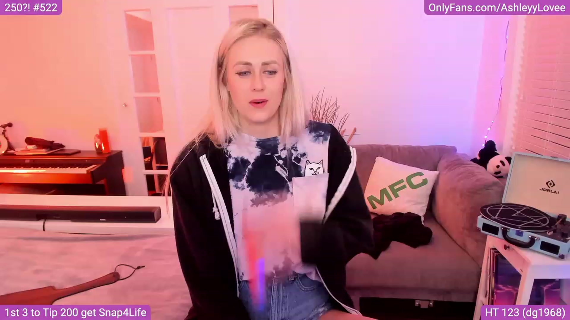 AshleyyLovee video thumbnail