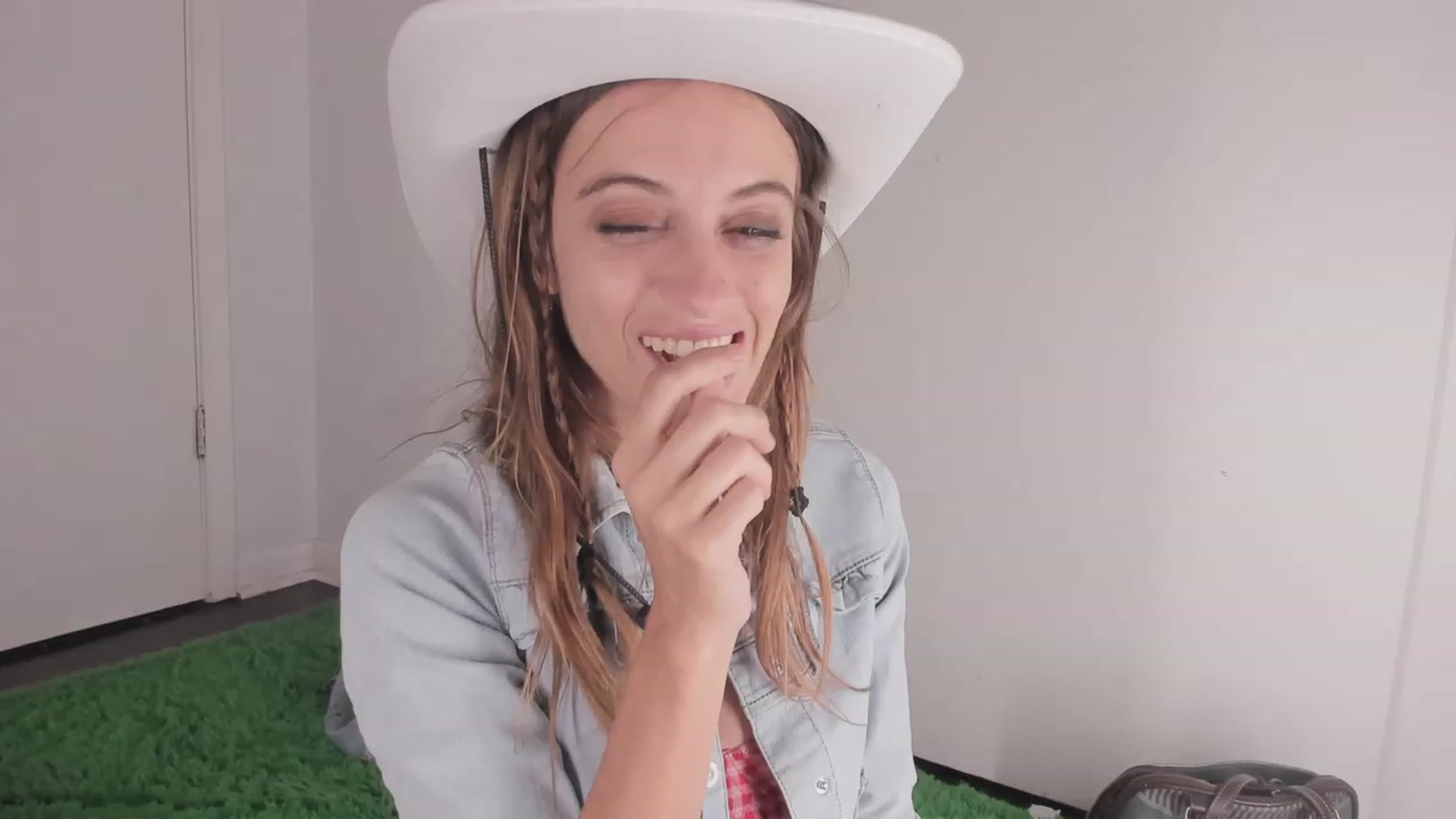 NaomiDee video thumbnail