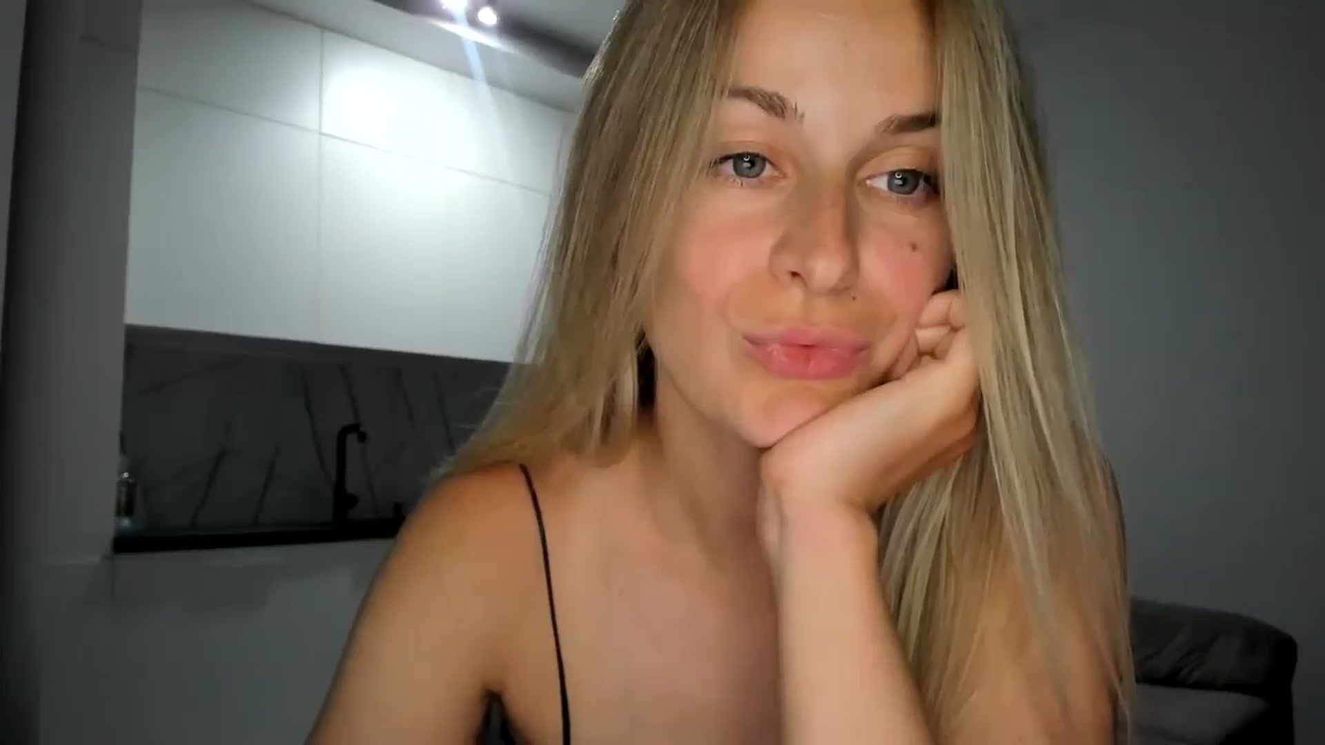 regular_girl video thumbnail