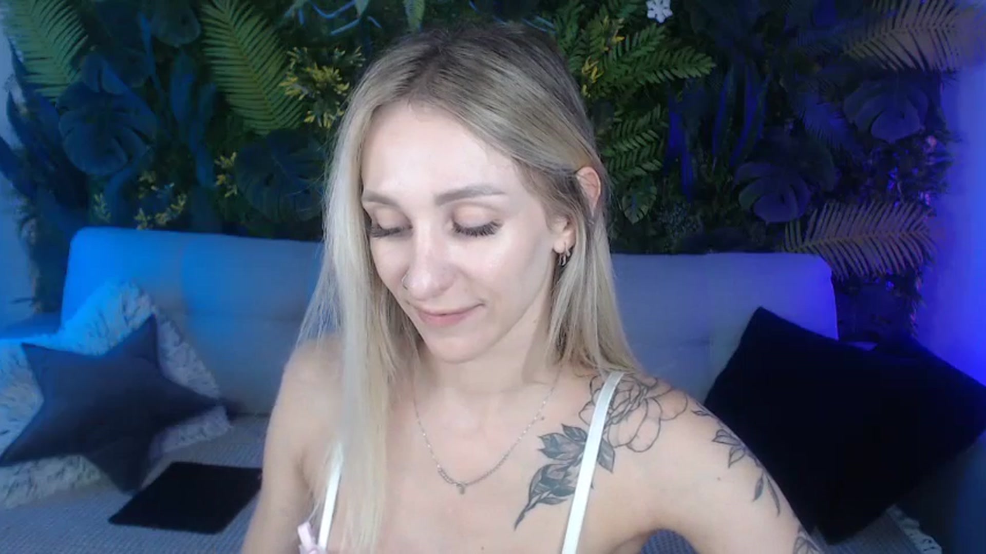 Horny_Blond video thumbnail
