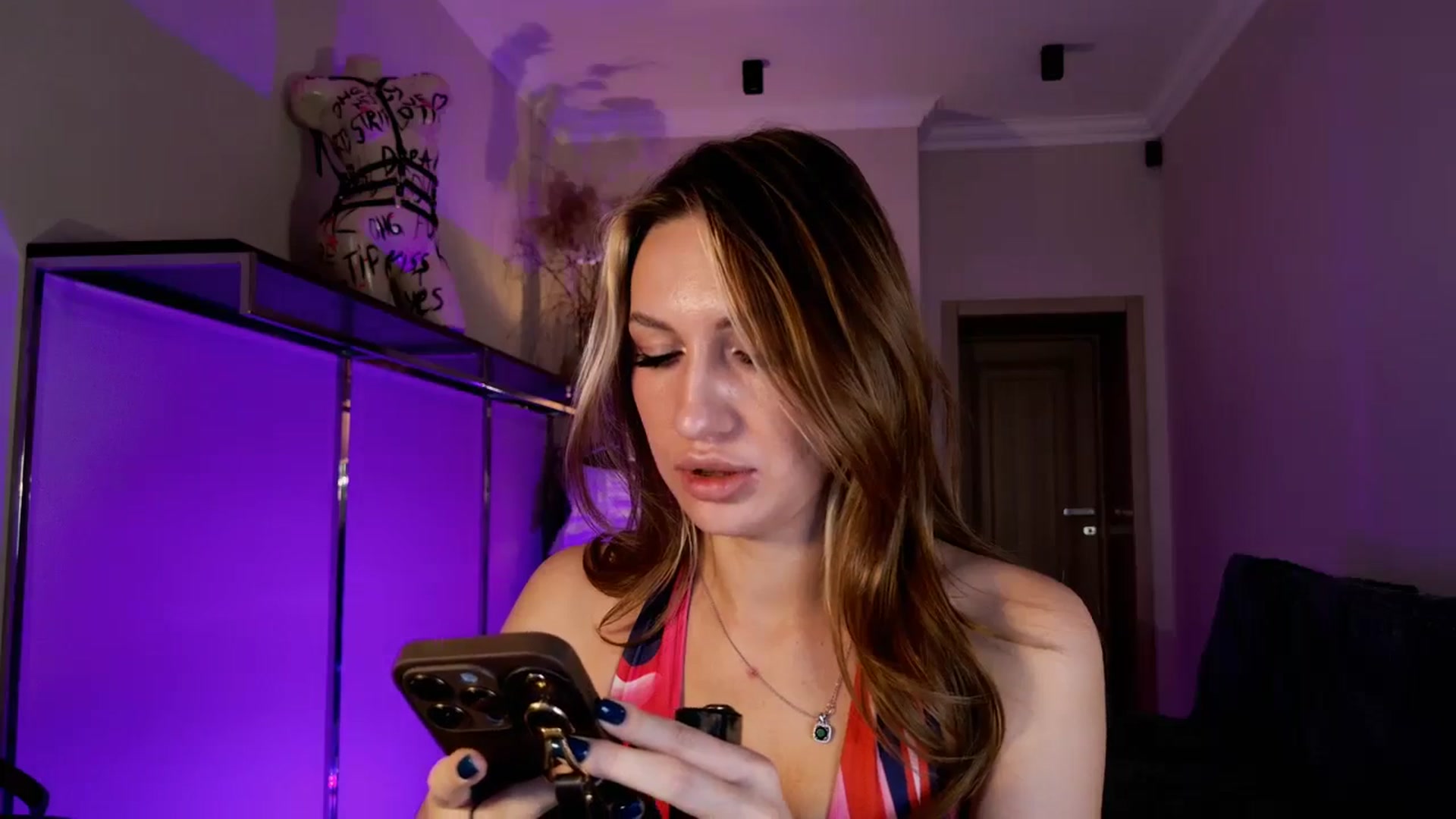 LovelyGin video thumbnail