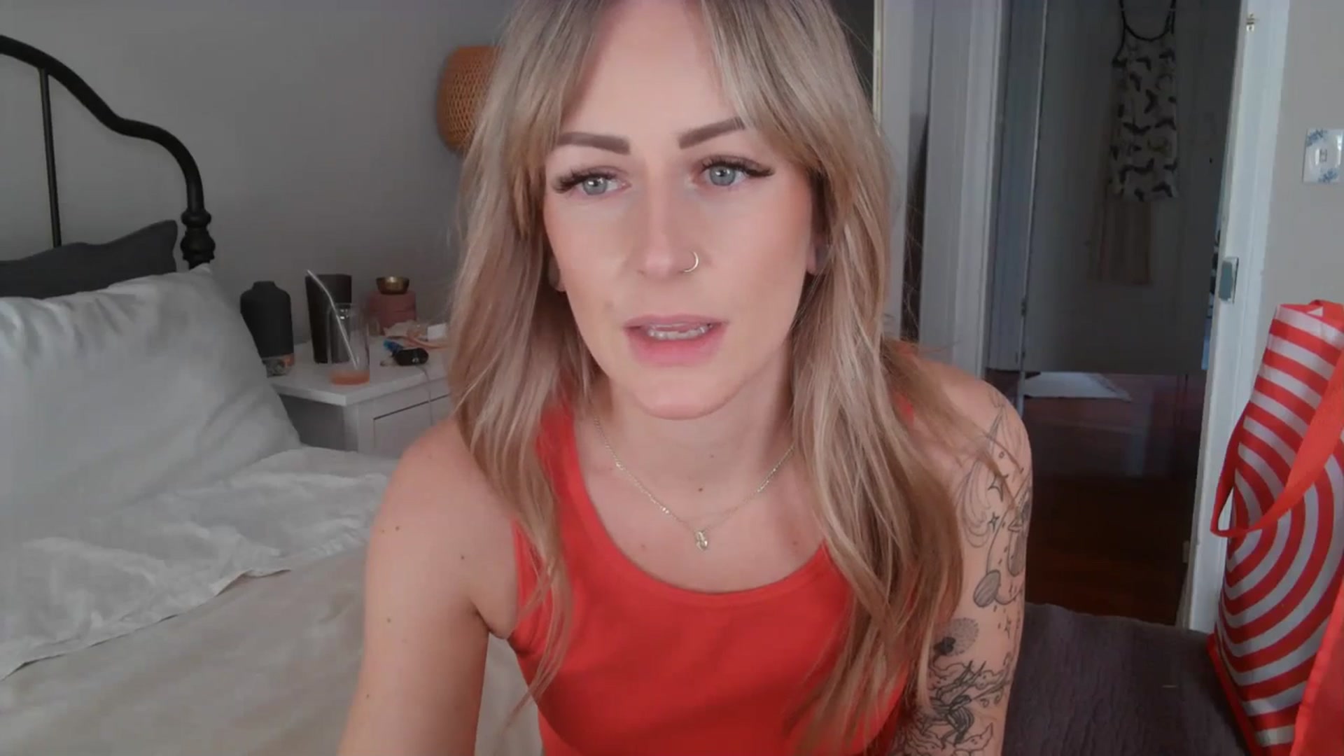 Lena_bee video thumbnail