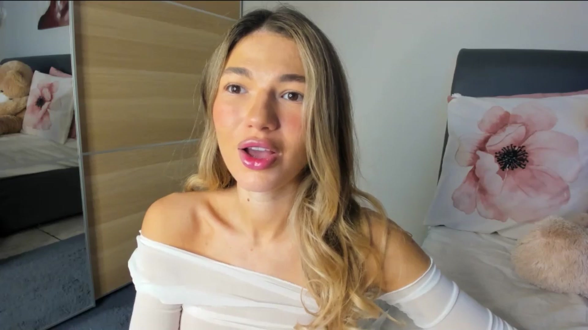 Dariadely video thumbnail