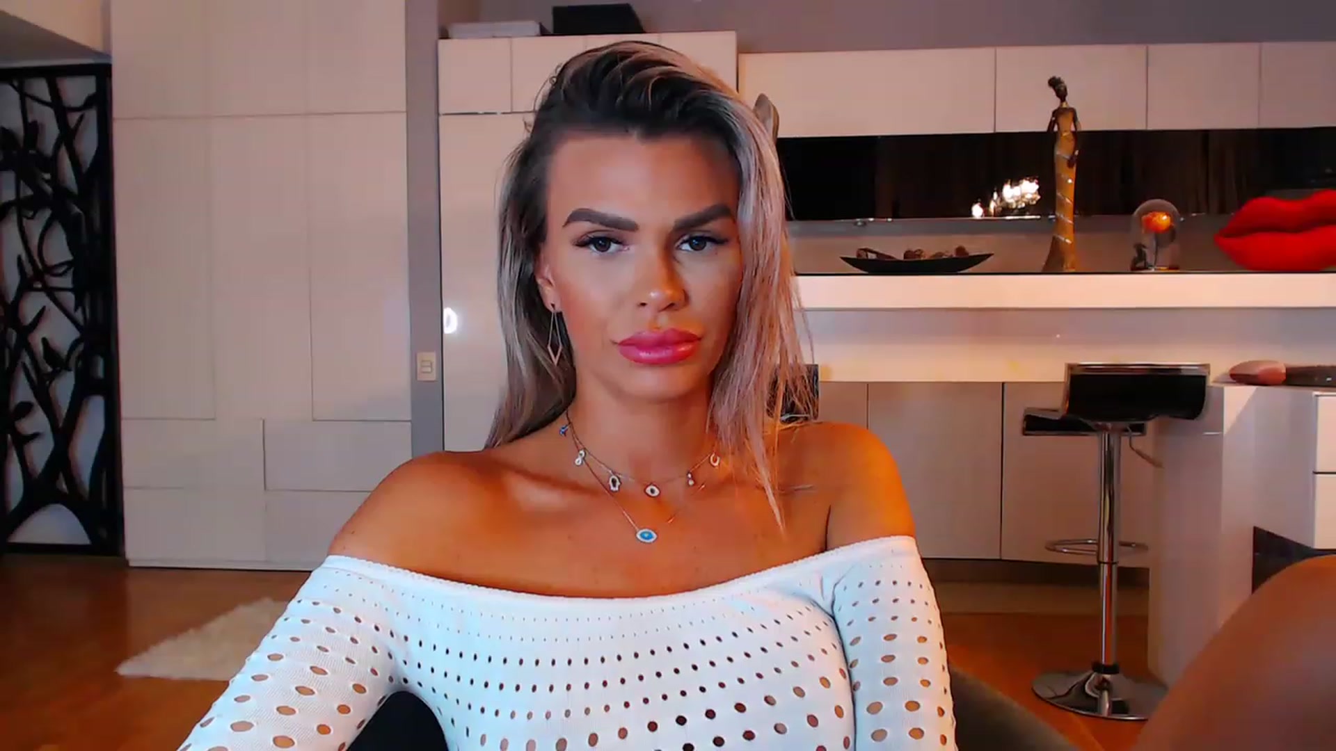 D_y_y video thumbnail