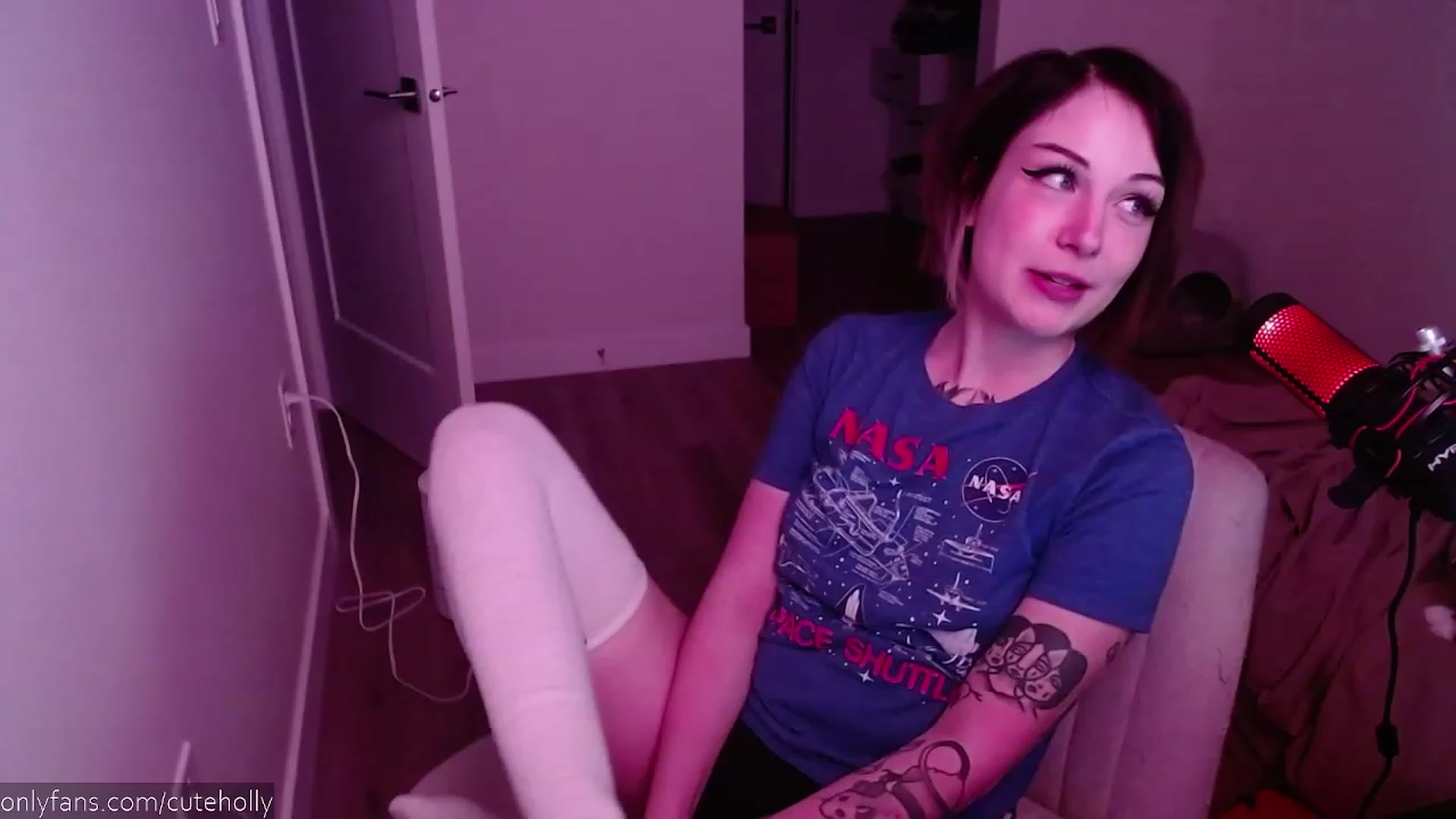 cuteholly video thumbnail