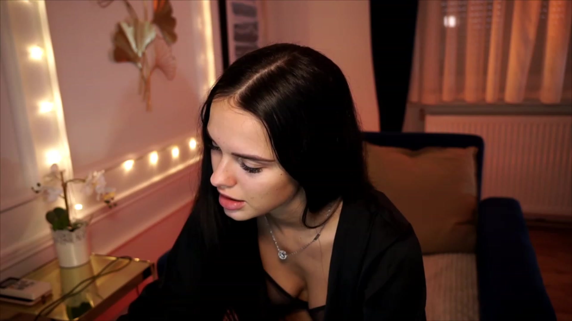 cinnabellee video thumbnail