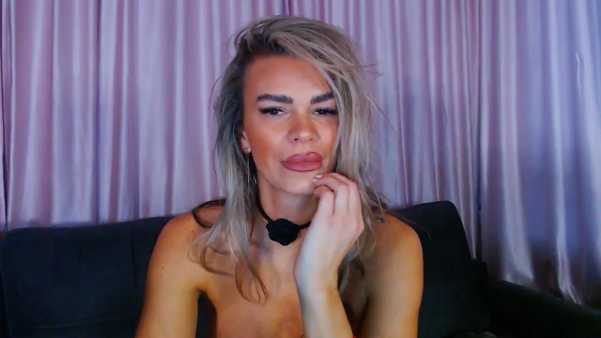 D_y_y video thumbnail