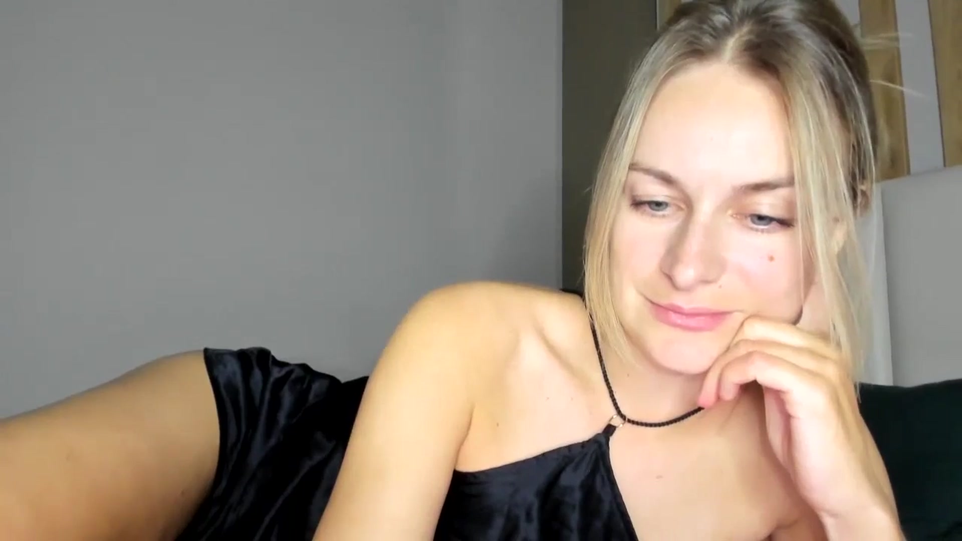 regular_girl video thumbnail