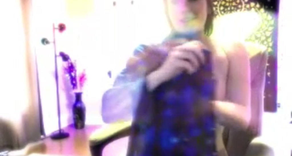Elizabeth_XO video thumbnail