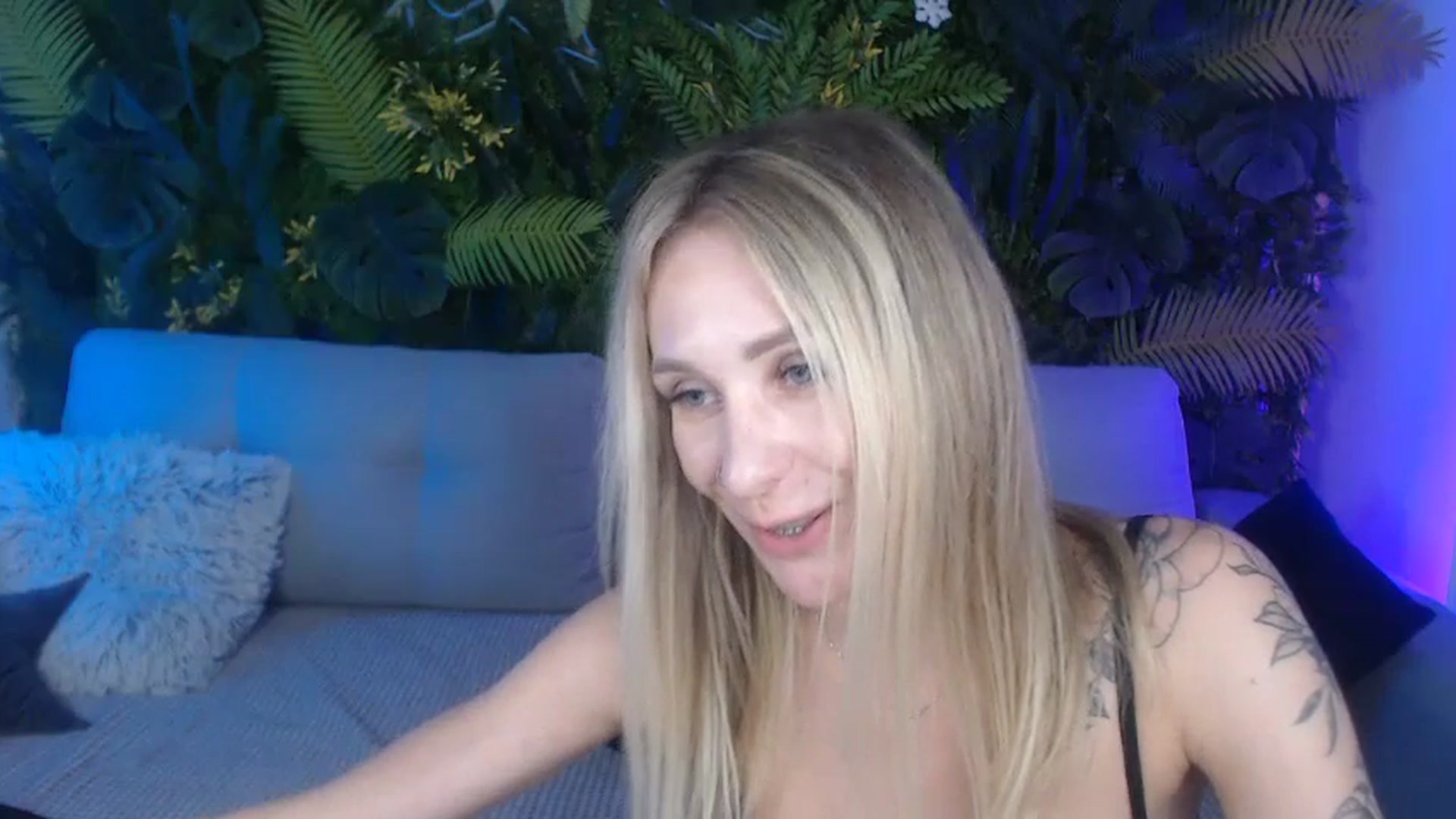 Horny_Blond video thumbnail