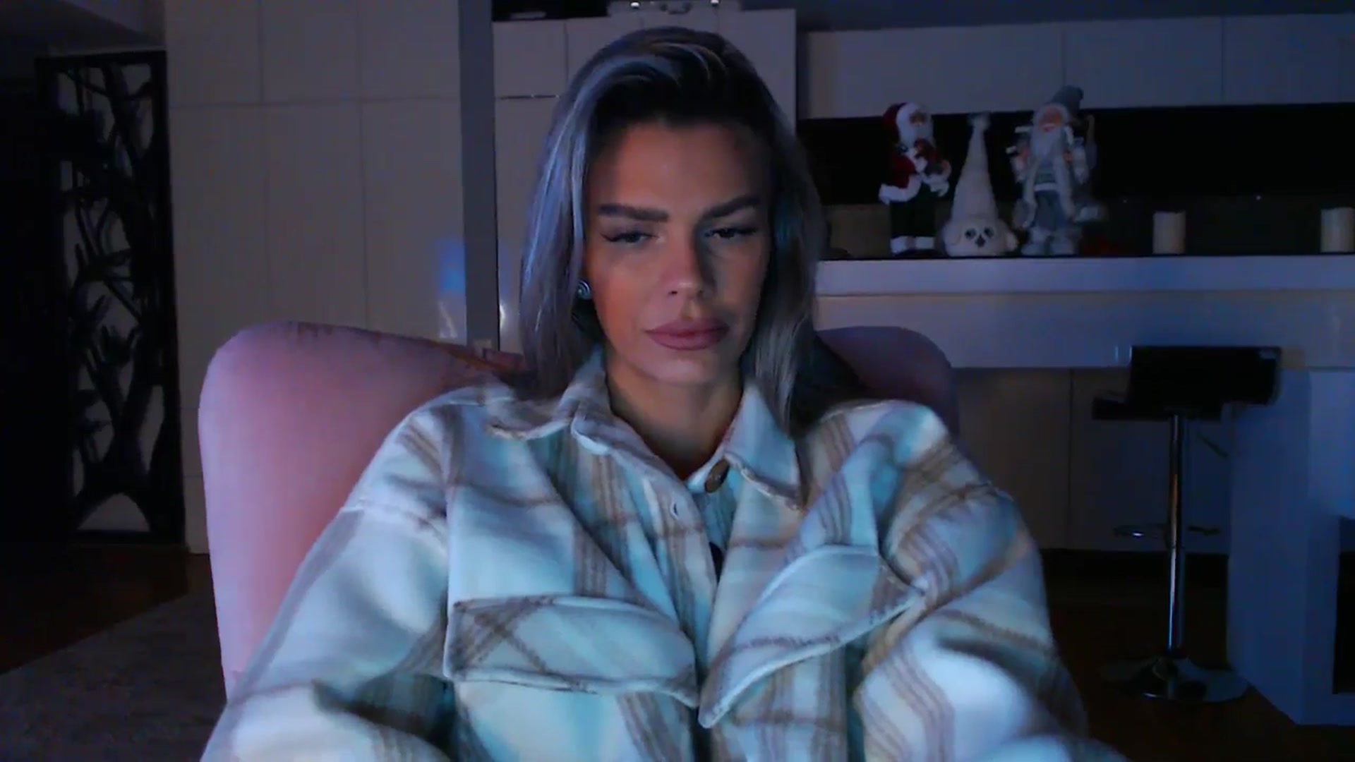 D_y_y video thumbnail
