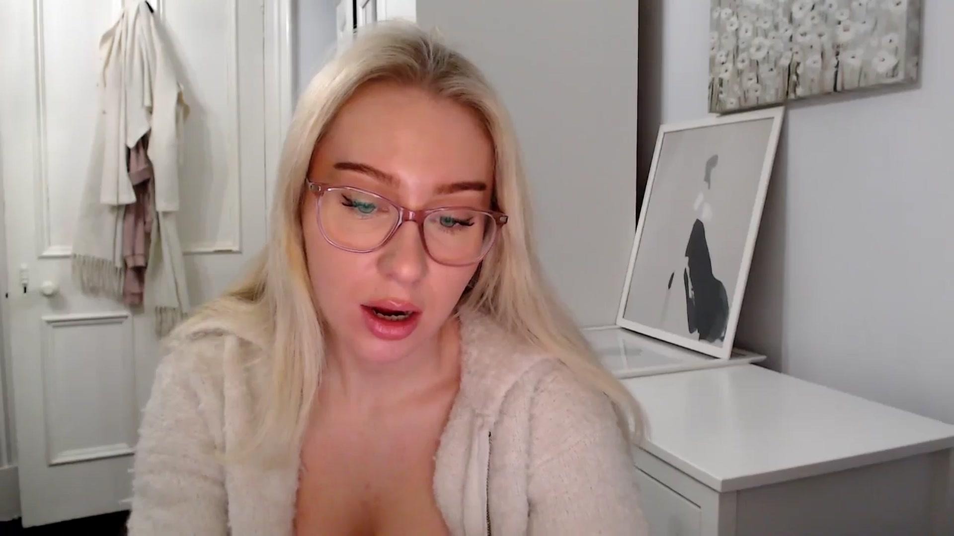 PetiteAvax video thumbnail