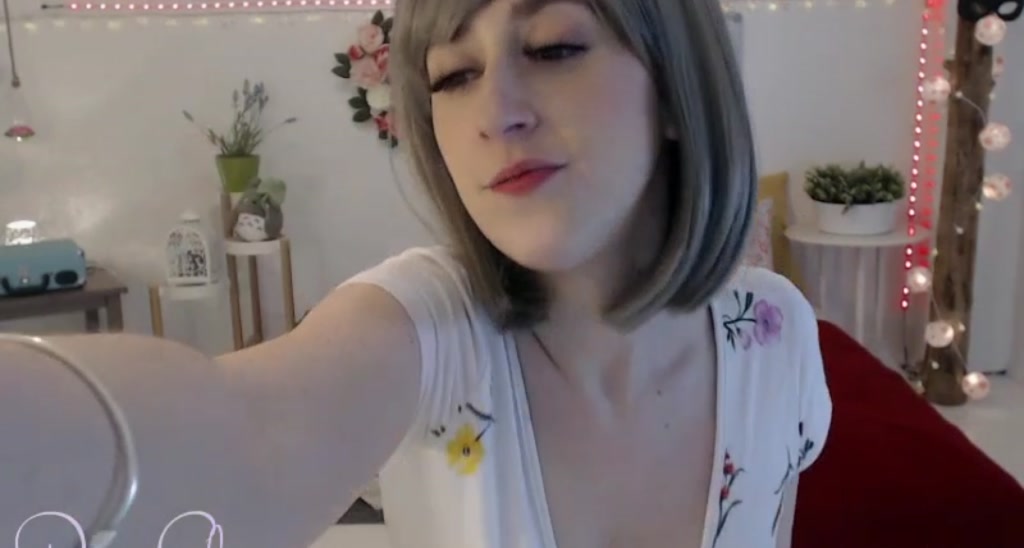 DearLilou video thumbnail