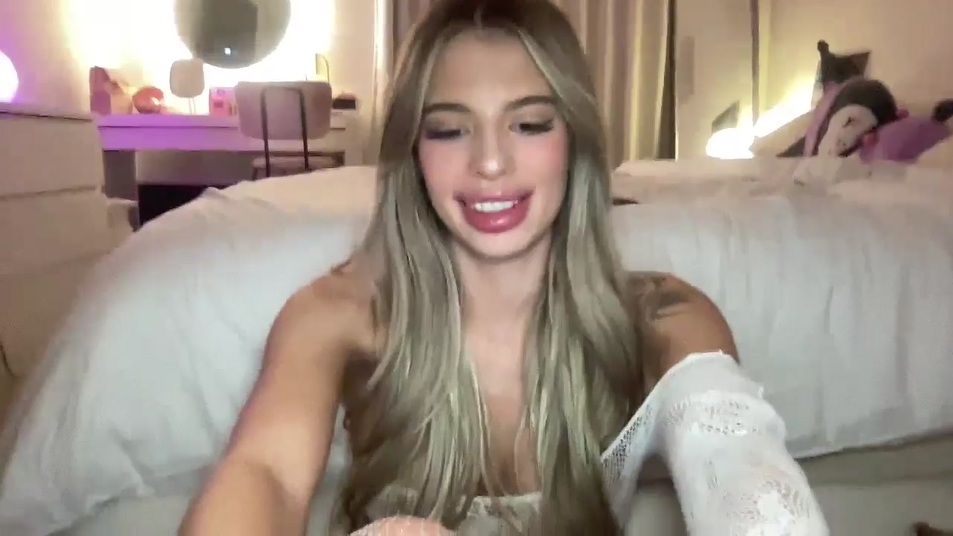 aryaaxo video thumbnail
