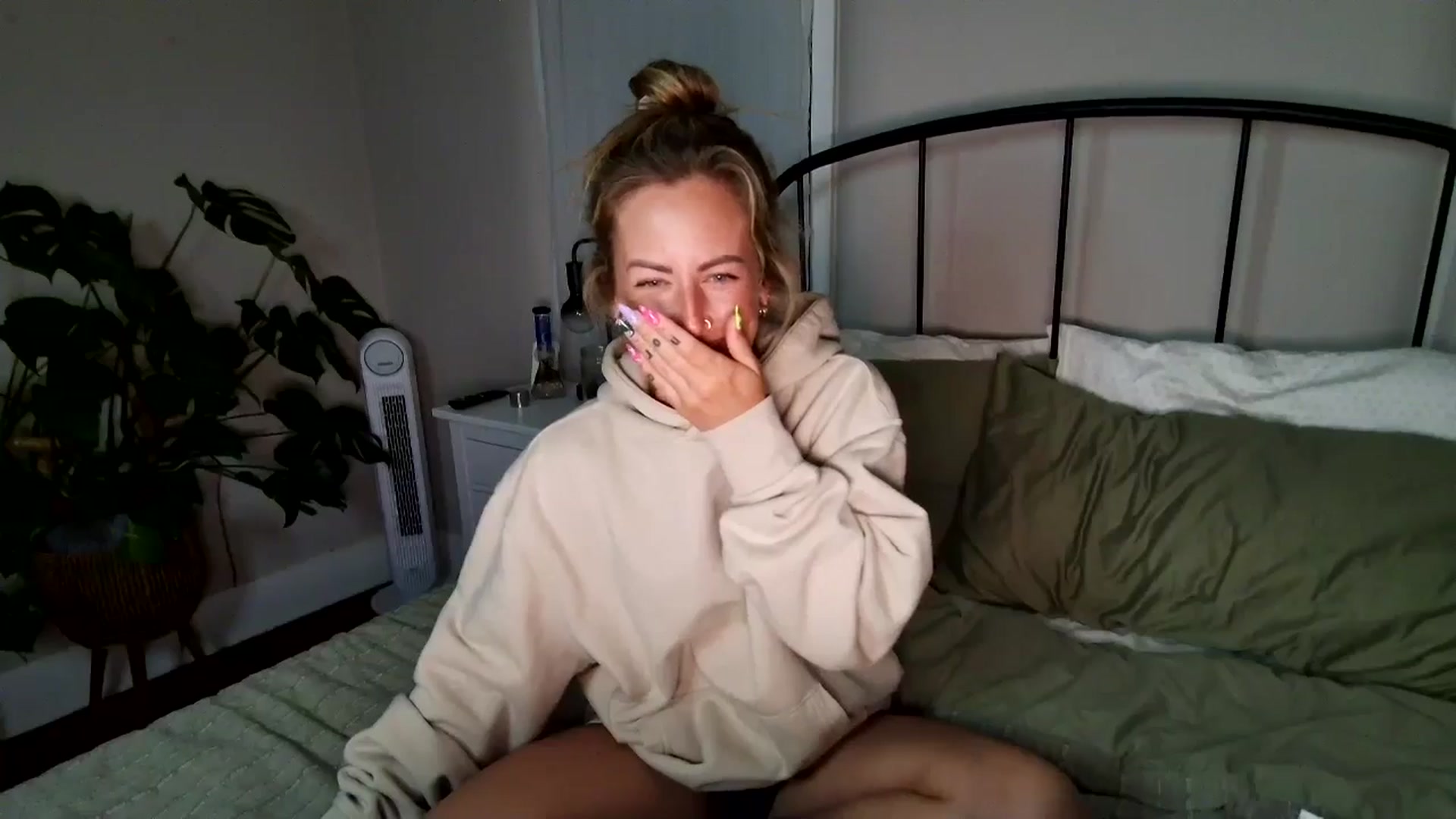 Lena_bee video thumbnail