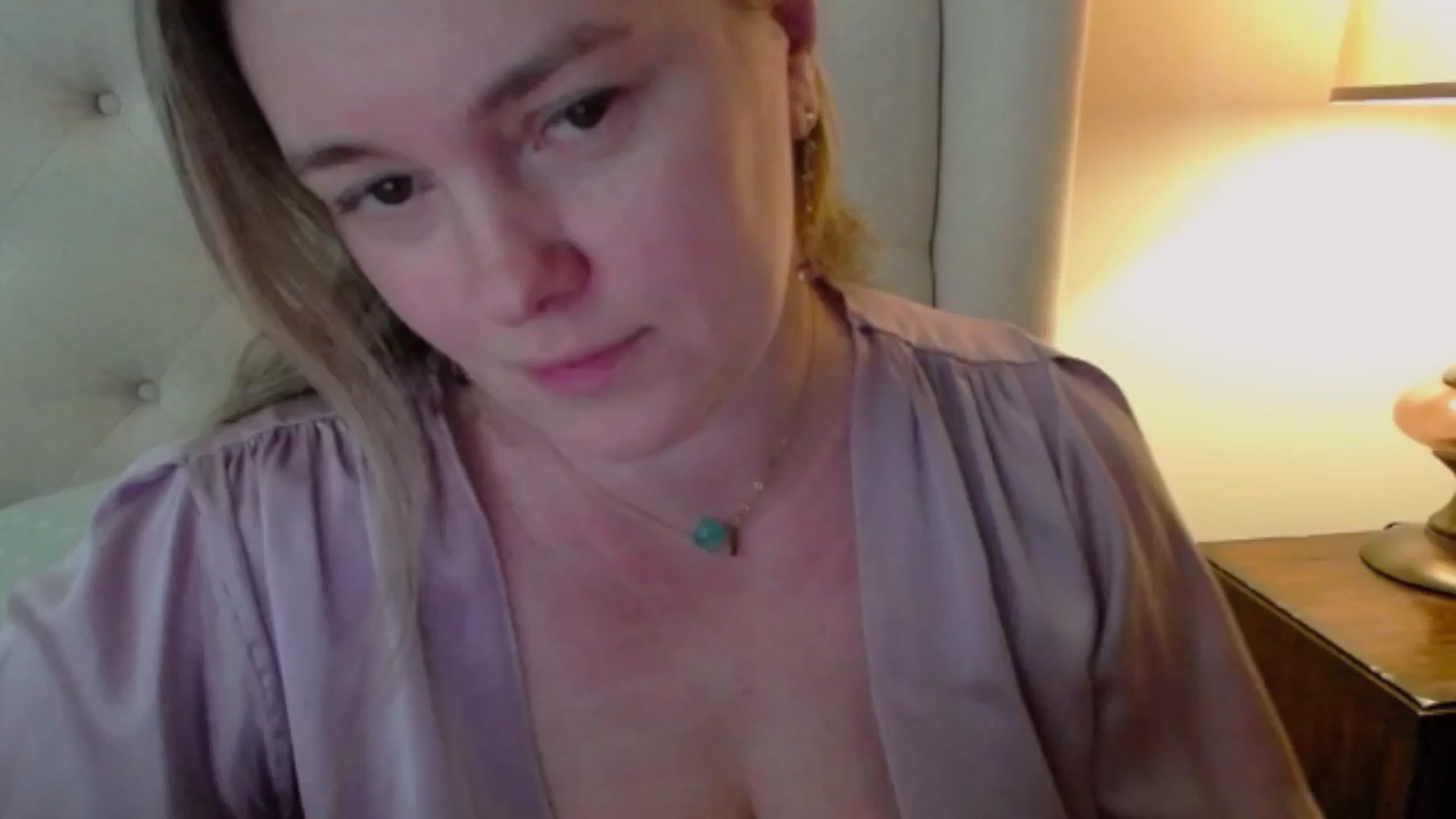 J0llye video thumbnail