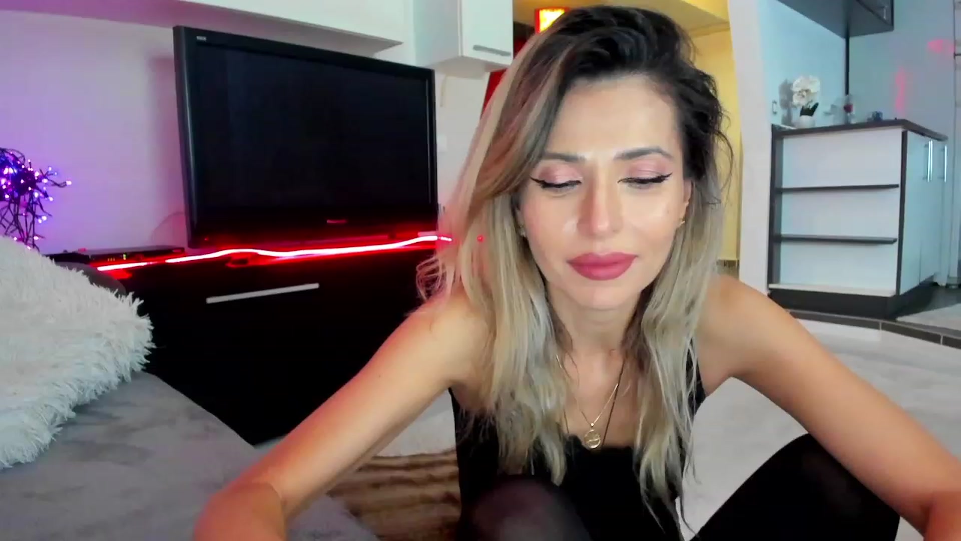 SmileyTinaa video thumbnail