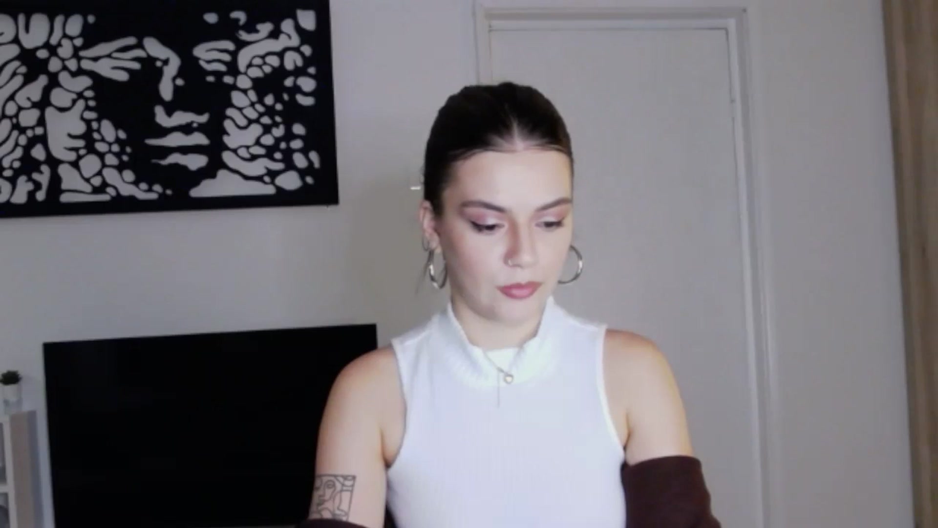 RiriBee video thumbnail