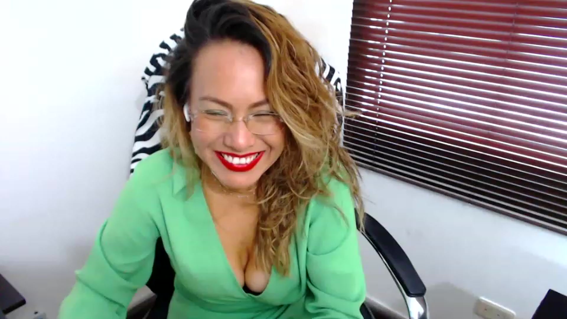 office_secret video thumbnail