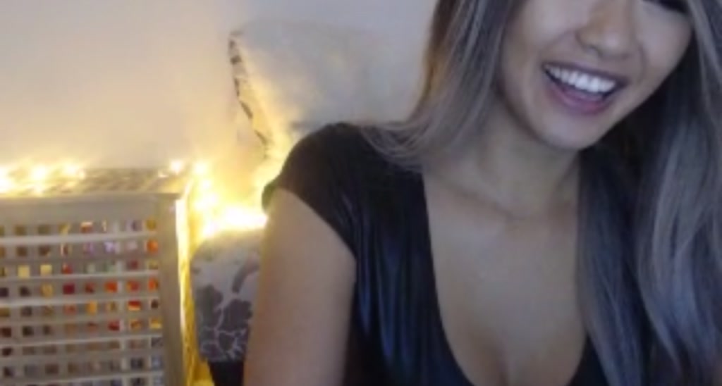 MissReinaT video thumbnail