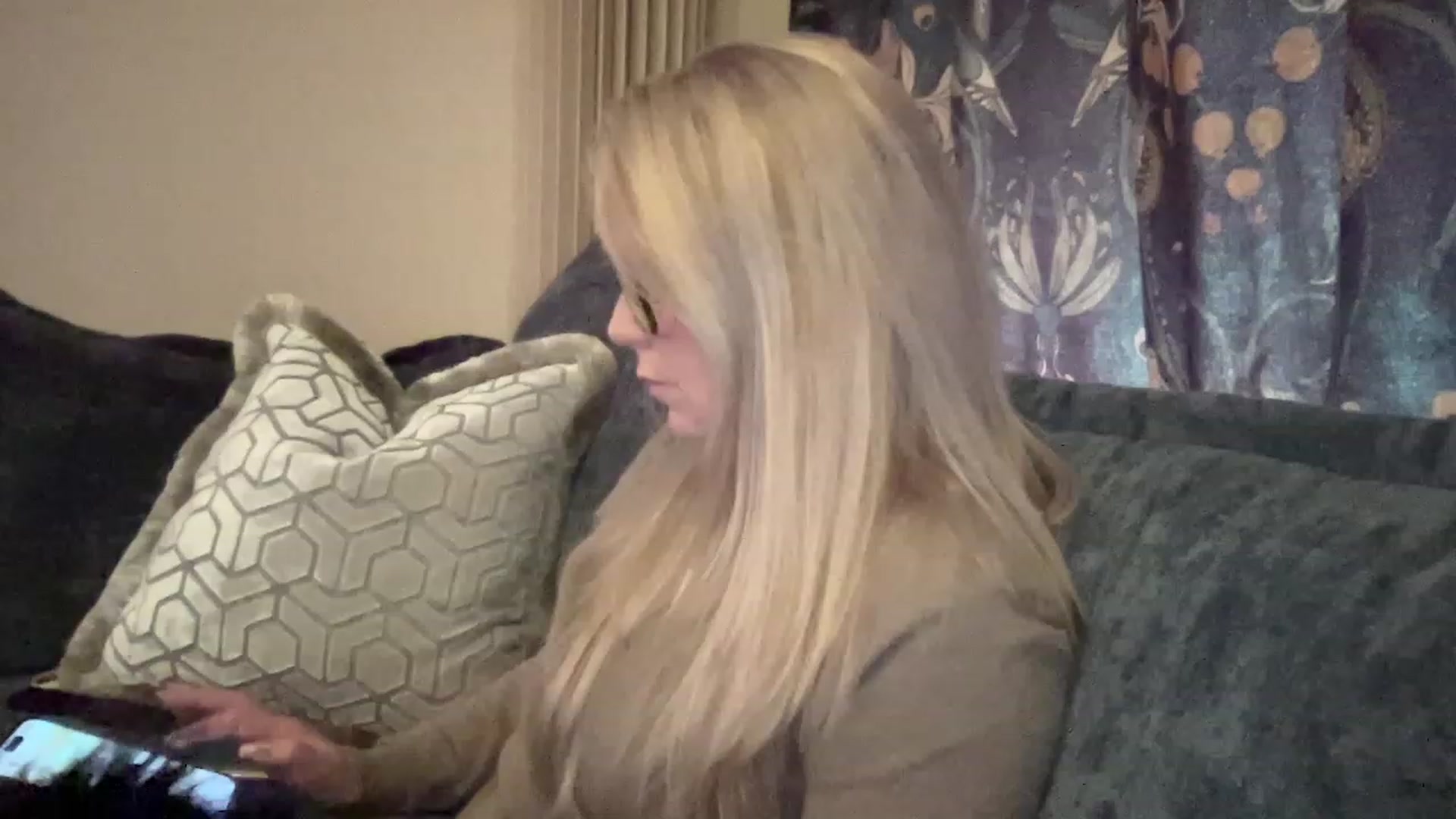 LaraLaughs video thumbnail