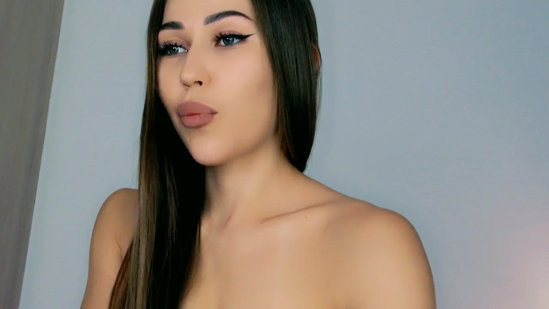 mia4sin video thumbnail