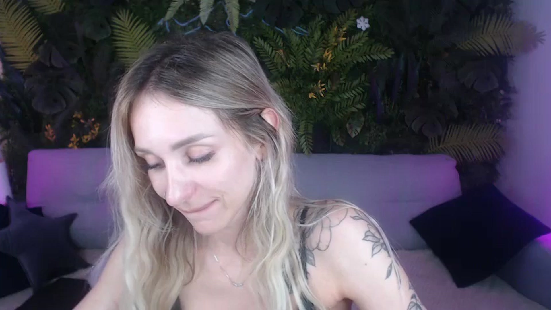 Horny_Blond video thumbnail