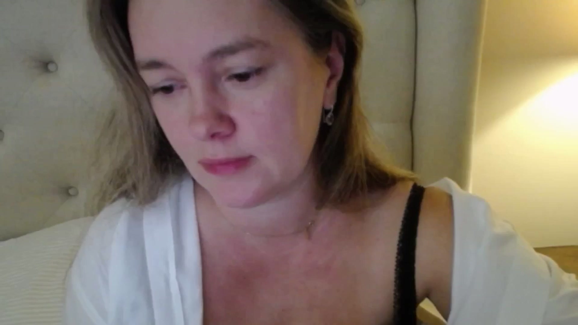 J0llye video thumbnail
