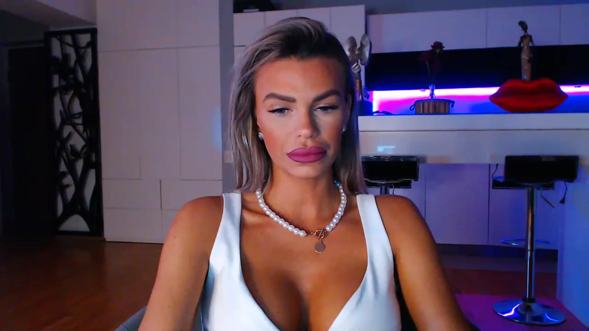 D_y_y video thumbnail