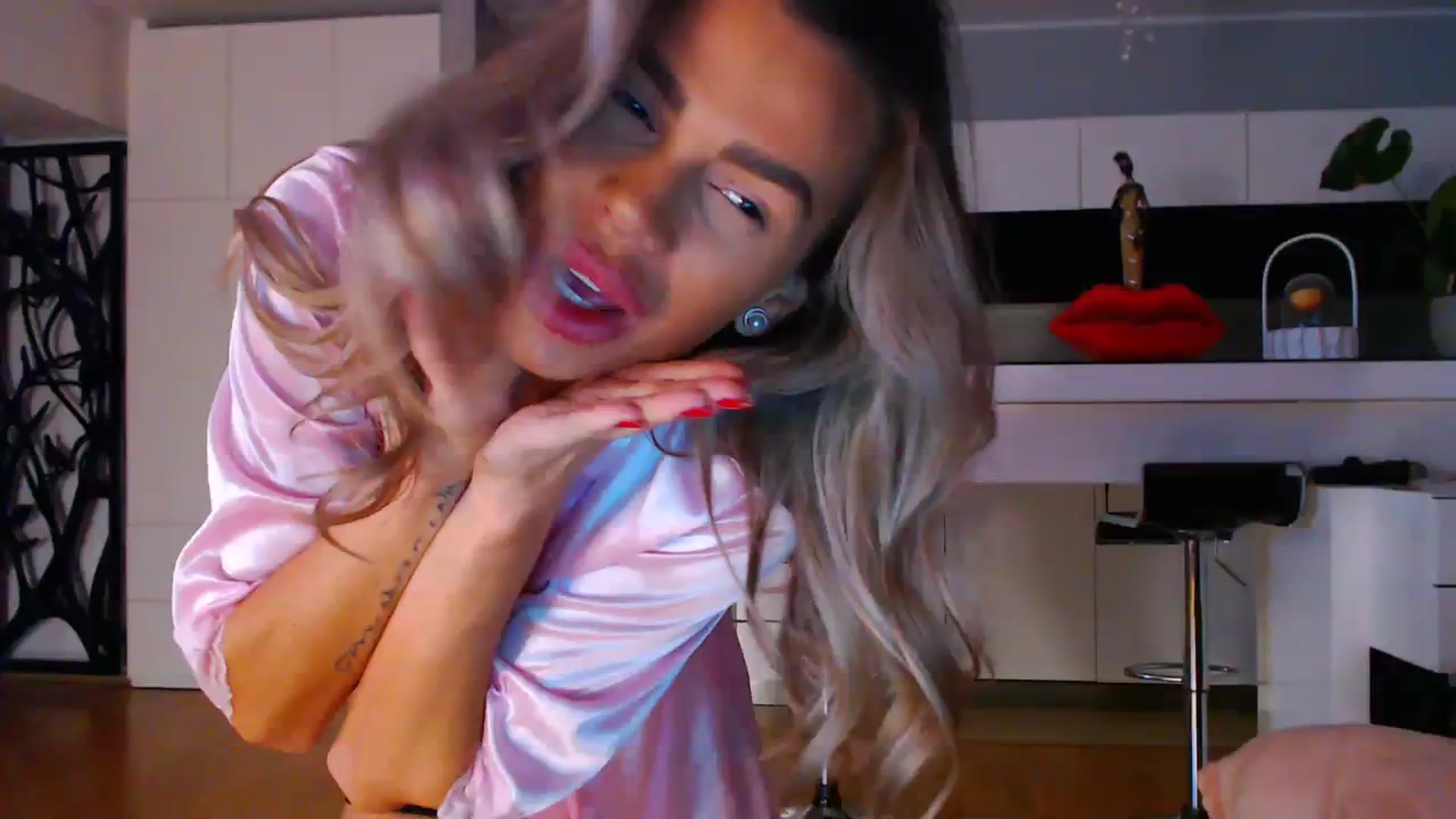 D_y_y video thumbnail