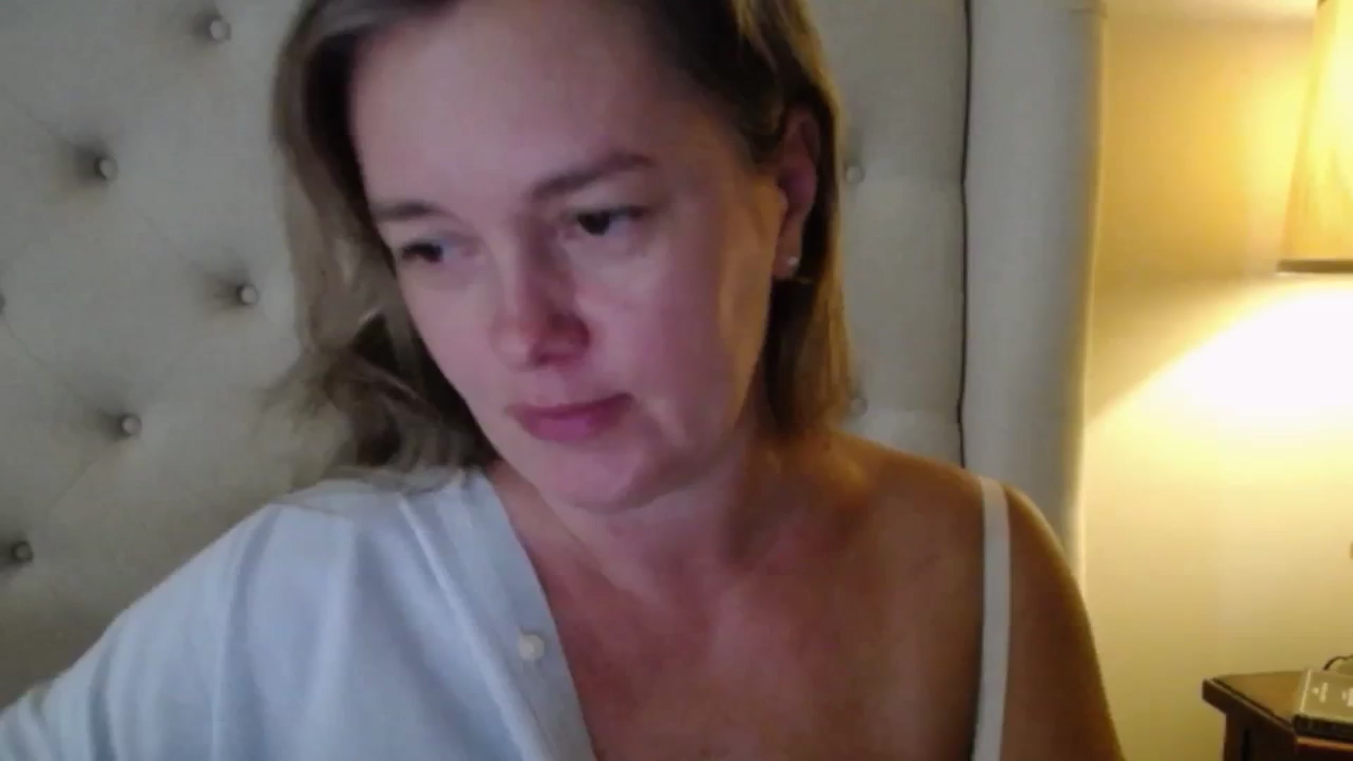 J0llye video thumbnail