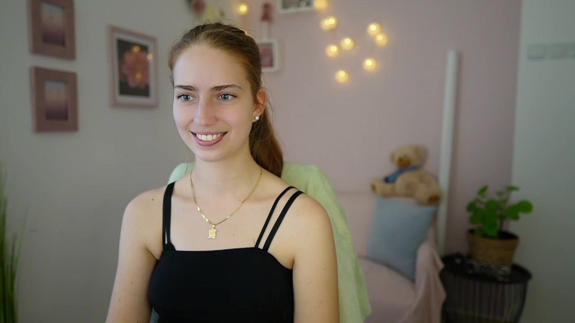 Naomi_Woods18 video thumbnail