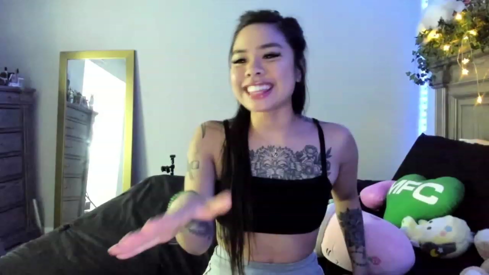 dolllface video thumbnail