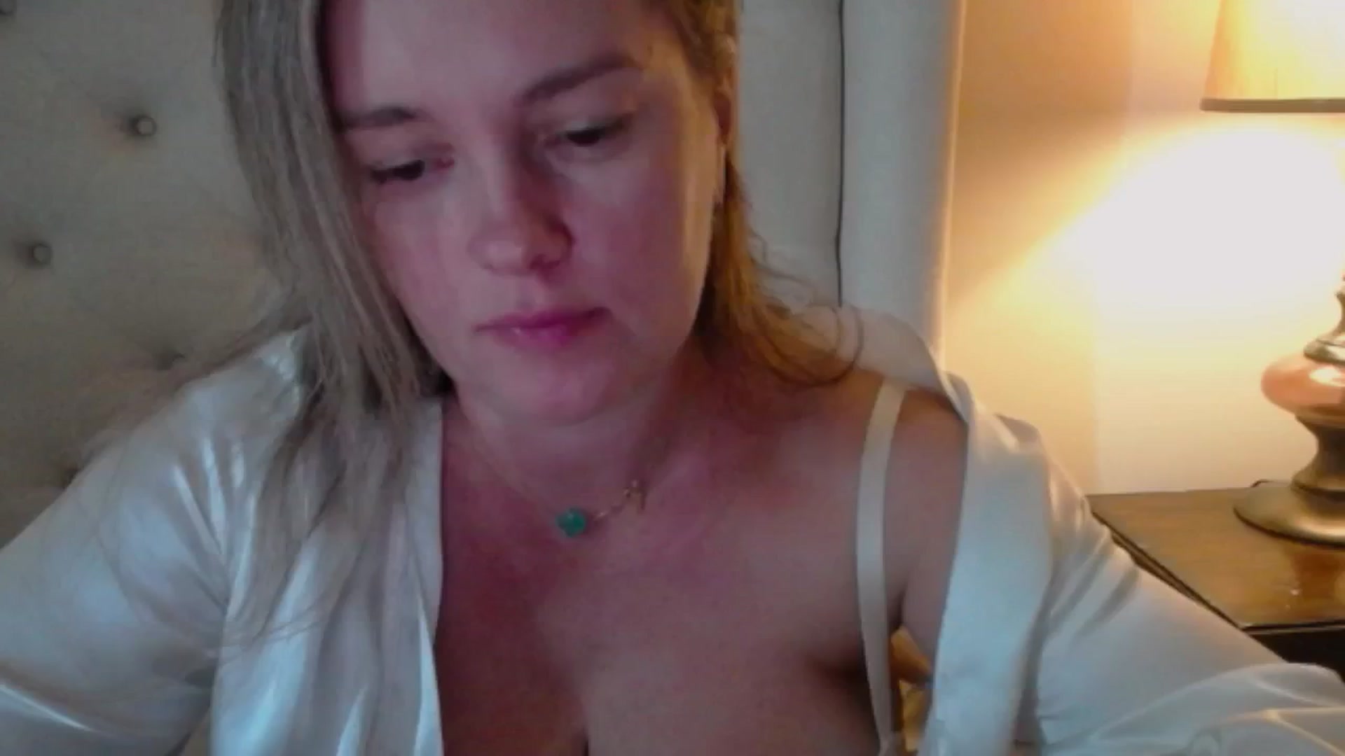 J0llye video thumbnail