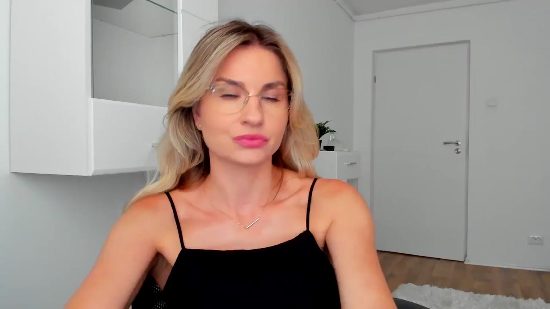 AlyMiss video thumbnail