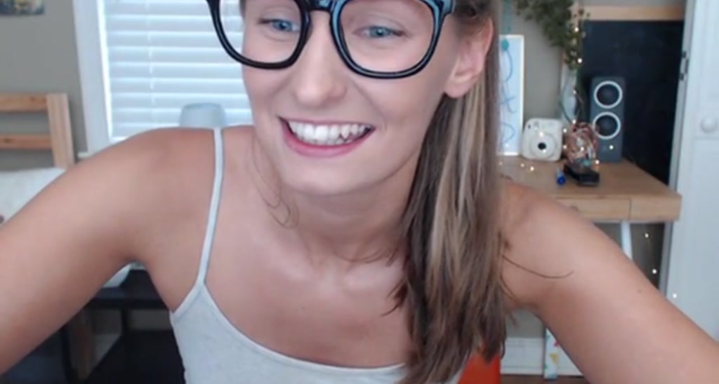 ella_xo video thumbnail