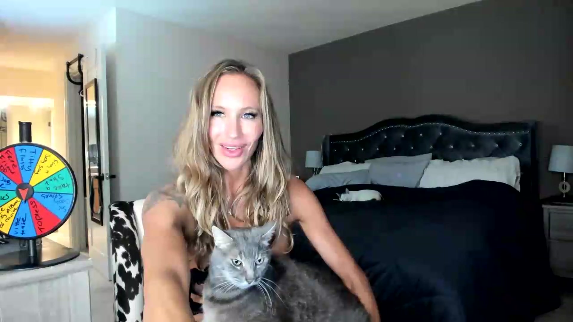 Candice_Cayne video thumbnail