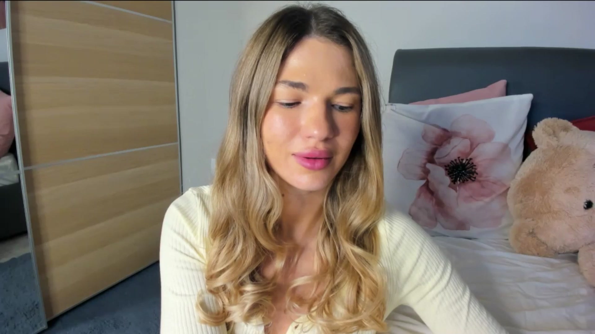 Dariadely video thumbnail